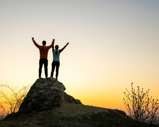 Pariskunta kiven päällä